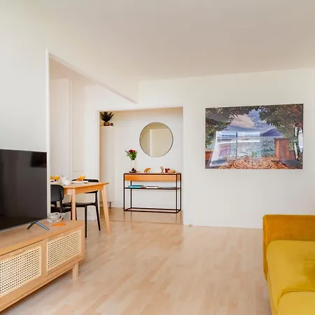 Arsonval Design Apartment